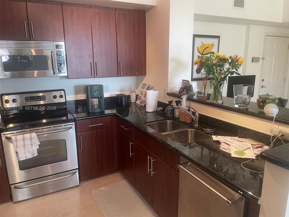 For Rent: $2,400 (2 beds, 2 baths, 1120 Square Feet)