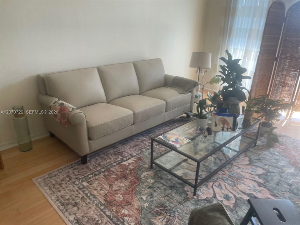 For Rent: $2,400 (2 beds, 2 baths, 1120 Square Feet)