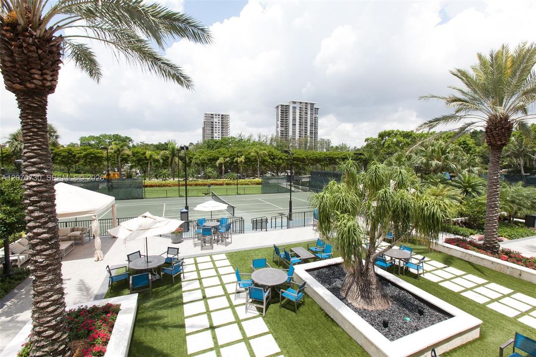 For Sale: $499,000 (2 beds, 2 baths, 1300 Square Feet)