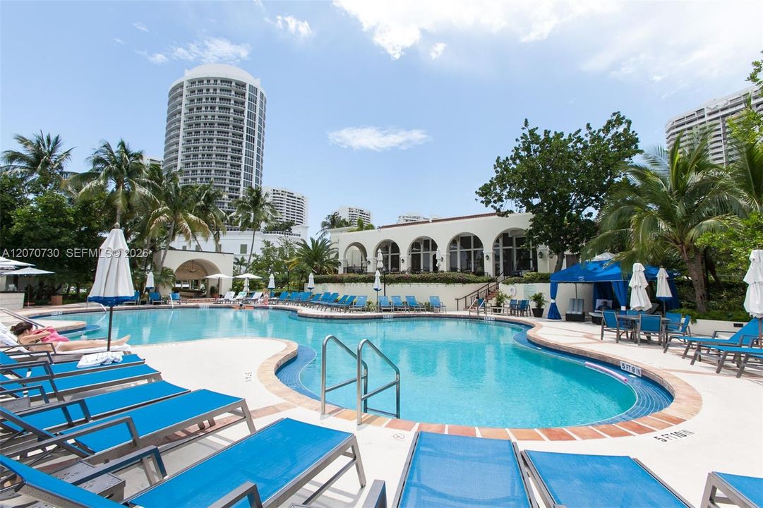 For Sale: $499,000 (2 beds, 2 baths, 1300 Square Feet)