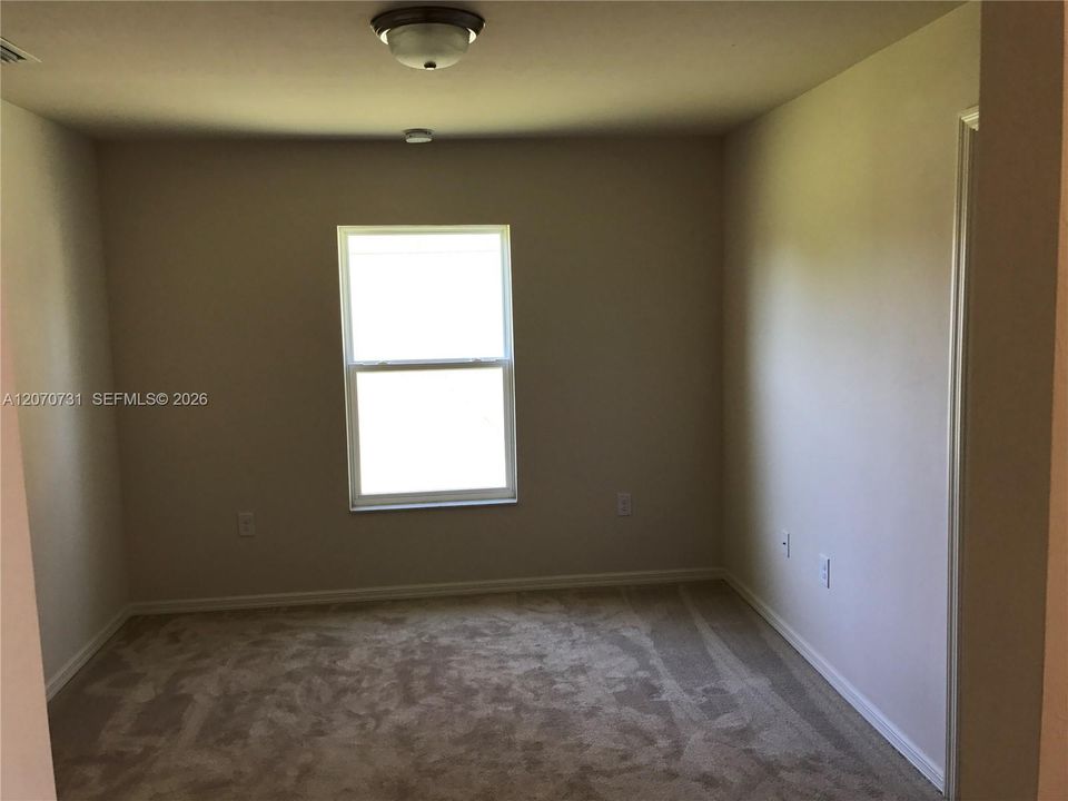 For Rent: $2,400 (3 beds, 2 baths, 2005 Square Feet)