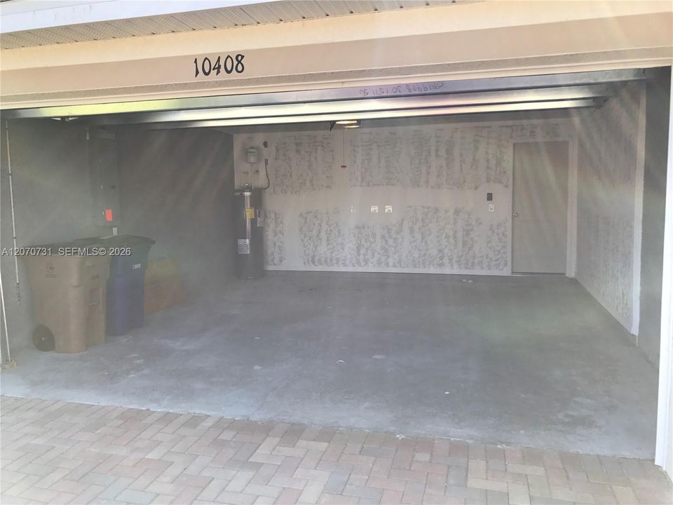 For Rent: $2,400 (3 beds, 2 baths, 2005 Square Feet)