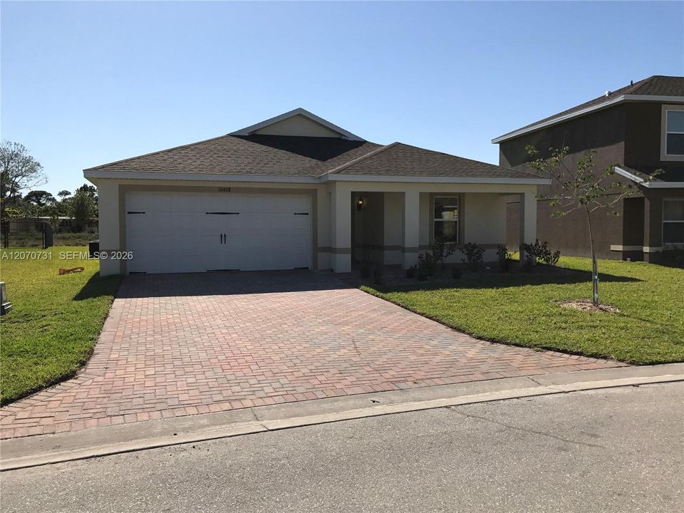 For Rent: $2,400 (3 beds, 2 baths, 2005 Square Feet)