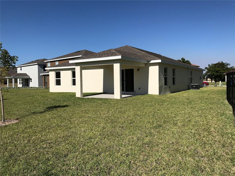 For Rent: $2,400 (3 beds, 2 baths, 2005 Square Feet)