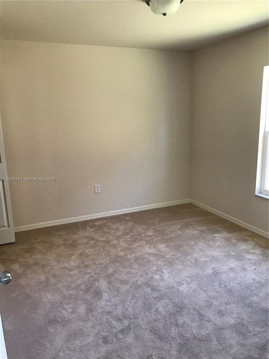 For Rent: $2,400 (3 beds, 2 baths, 2005 Square Feet)