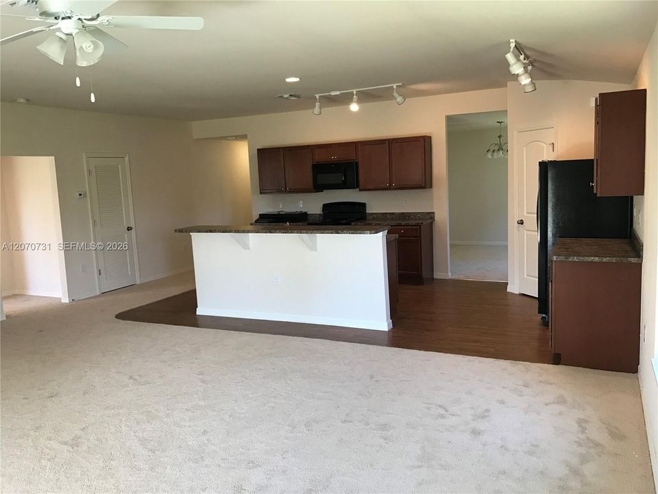 For Rent: $2,400 (3 beds, 2 baths, 2005 Square Feet)