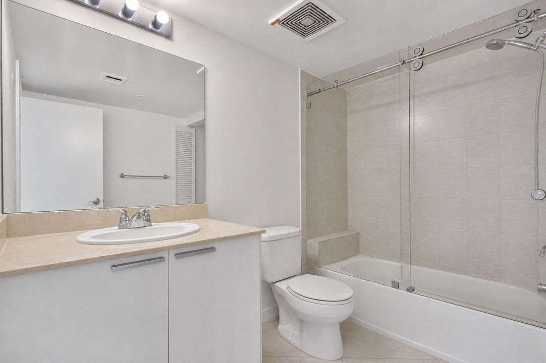 Full Guest Bathroom (1)