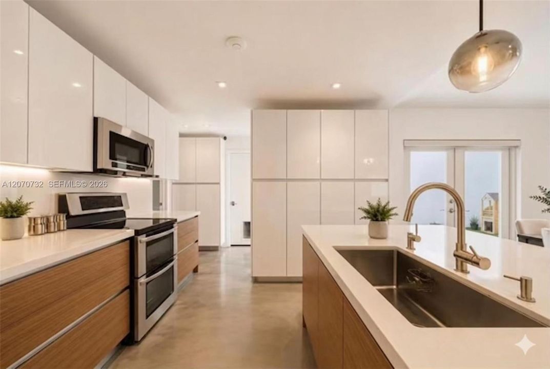 For Sale: $1,269,000 (3 beds, 3 baths, 2053 Square Feet)