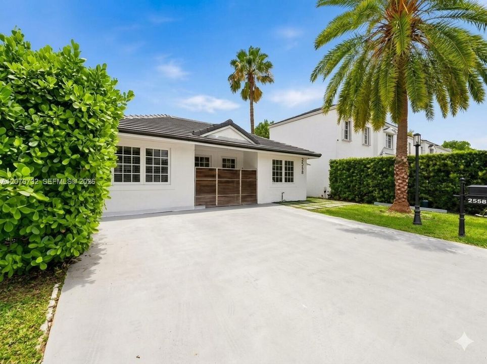 For Sale: $1,269,000 (3 beds, 3 baths, 2053 Square Feet)