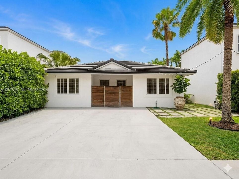For Sale: $1,269,000 (3 beds, 3 baths, 2053 Square Feet)