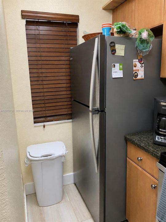 For Sale: $330,000 (2 beds, 2 baths, 940 Square Feet)