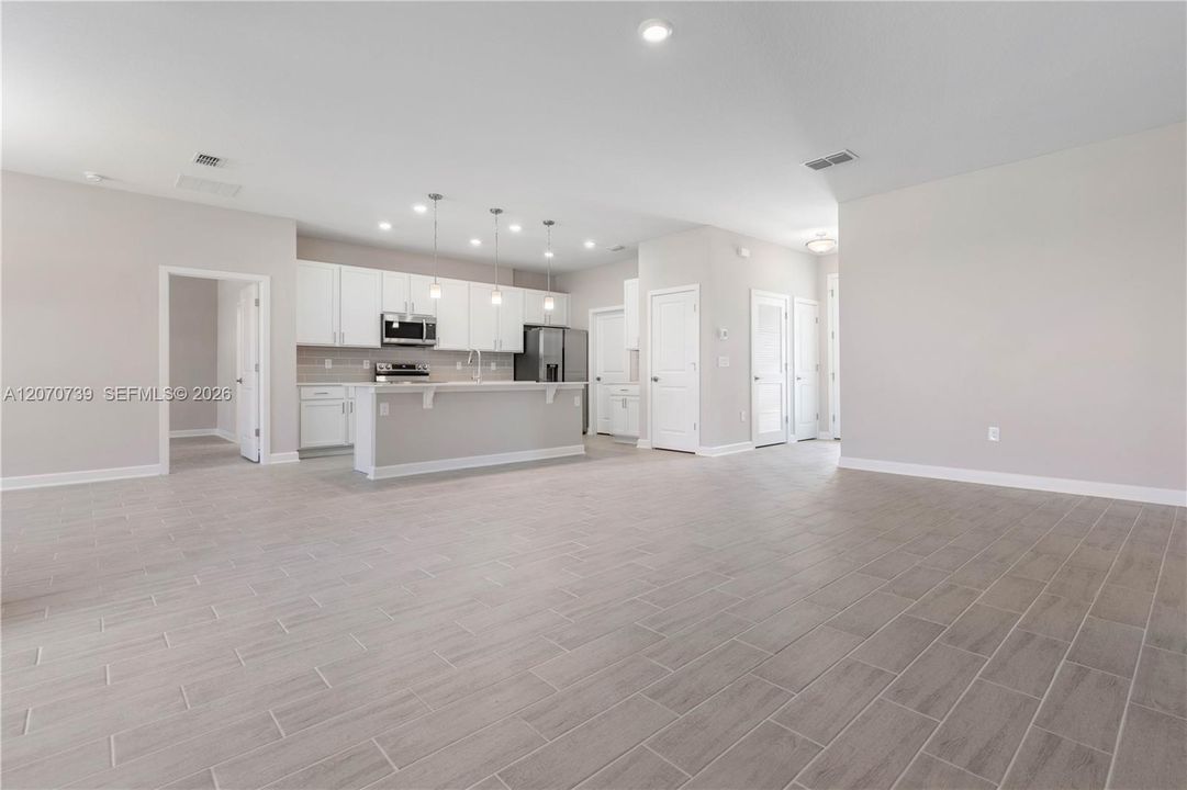 For Sale: $384,900 (3 beds, 2 baths, 1983 Square Feet)