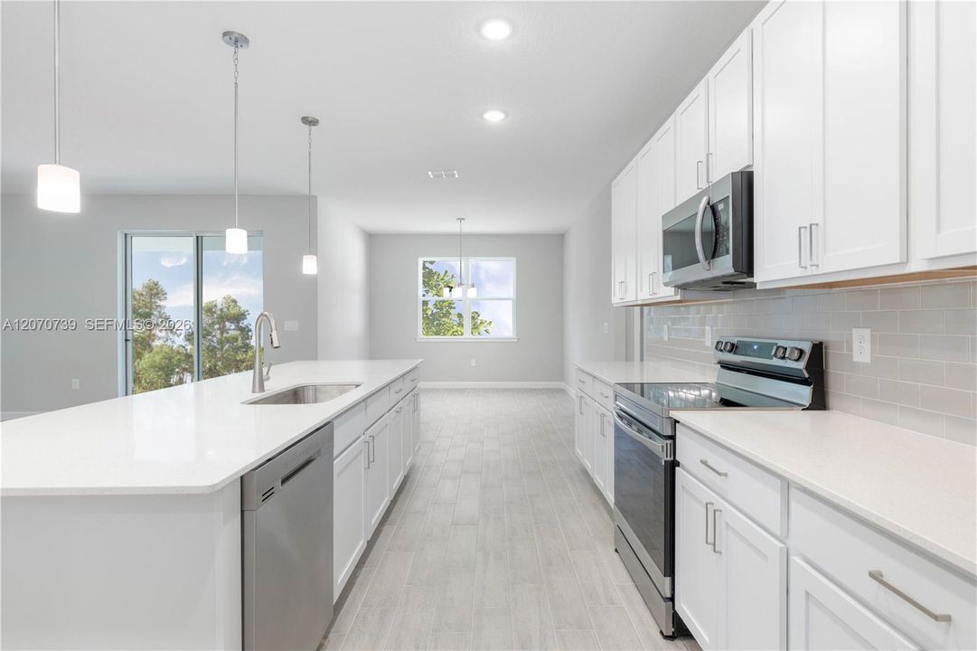 For Sale: $384,900 (3 beds, 2 baths, 1983 Square Feet)