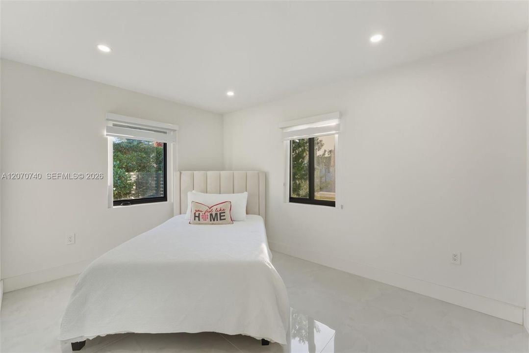 For Sale: $1,250,000 (3 beds, 3 baths, 3434 Square Feet)
