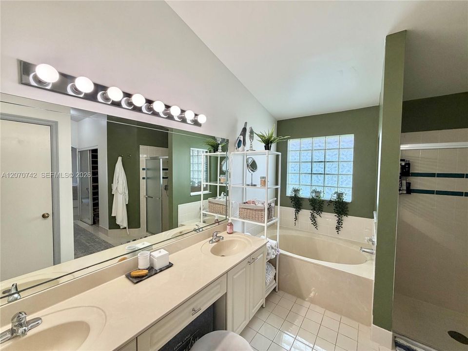 For Rent: $4,200 (3 beds, 2 baths, 1637 Square Feet)