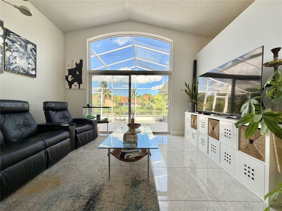 For Rent: $4,200 (3 beds, 2 baths, 1637 Square Feet)