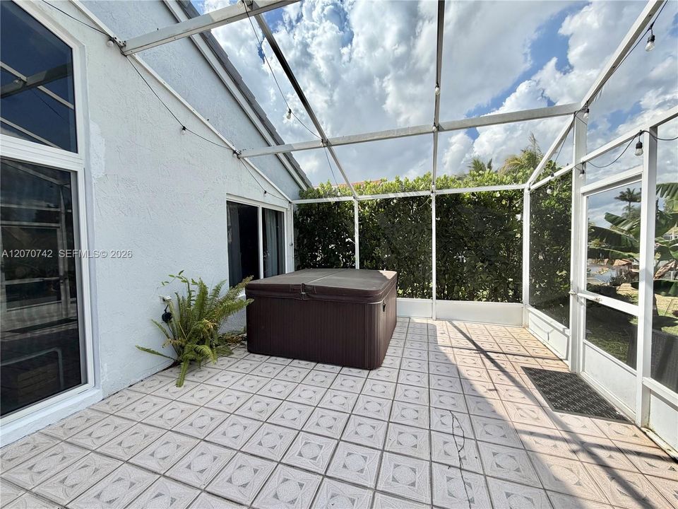For Rent: $4,200 (3 beds, 2 baths, 1637 Square Feet)