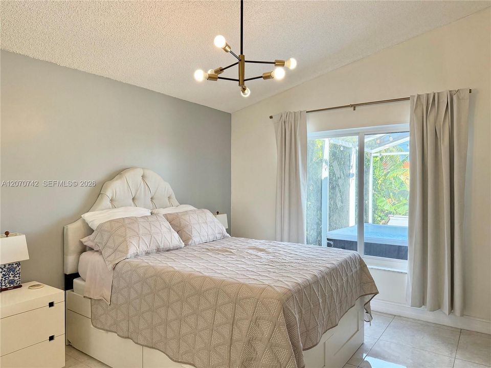 For Rent: $4,200 (3 beds, 2 baths, 1637 Square Feet)