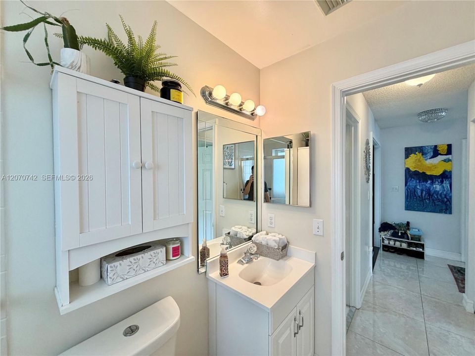 For Rent: $4,200 (3 beds, 2 baths, 1637 Square Feet)