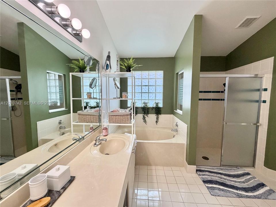 For Rent: $4,200 (3 beds, 2 baths, 1637 Square Feet)
