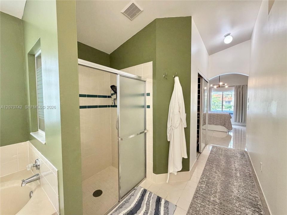 For Rent: $4,200 (3 beds, 2 baths, 1637 Square Feet)