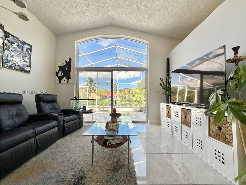 For Rent: $4,200 (3 beds, 2 baths, 1637 Square Feet)