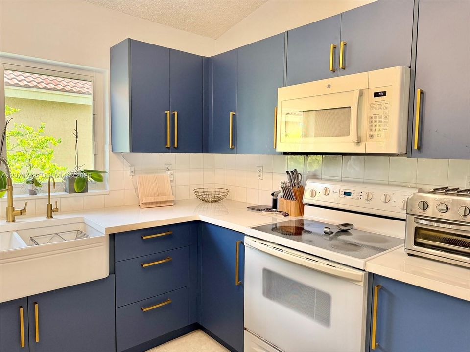 For Rent: $4,200 (3 beds, 2 baths, 1637 Square Feet)