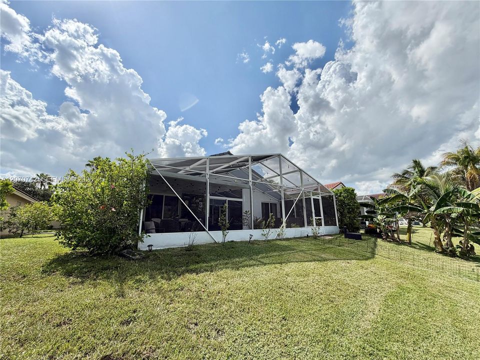 For Rent: $4,200 (3 beds, 2 baths, 1637 Square Feet)