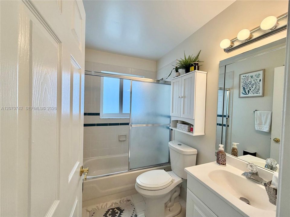 For Rent: $4,200 (3 beds, 2 baths, 1637 Square Feet)