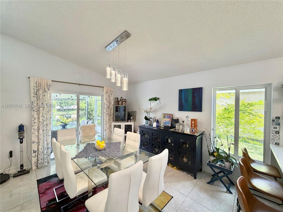 For Rent: $4,200 (3 beds, 2 baths, 1637 Square Feet)
