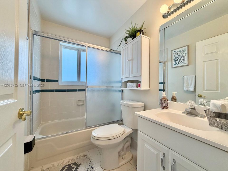 For Rent: $4,200 (3 beds, 2 baths, 1637 Square Feet)