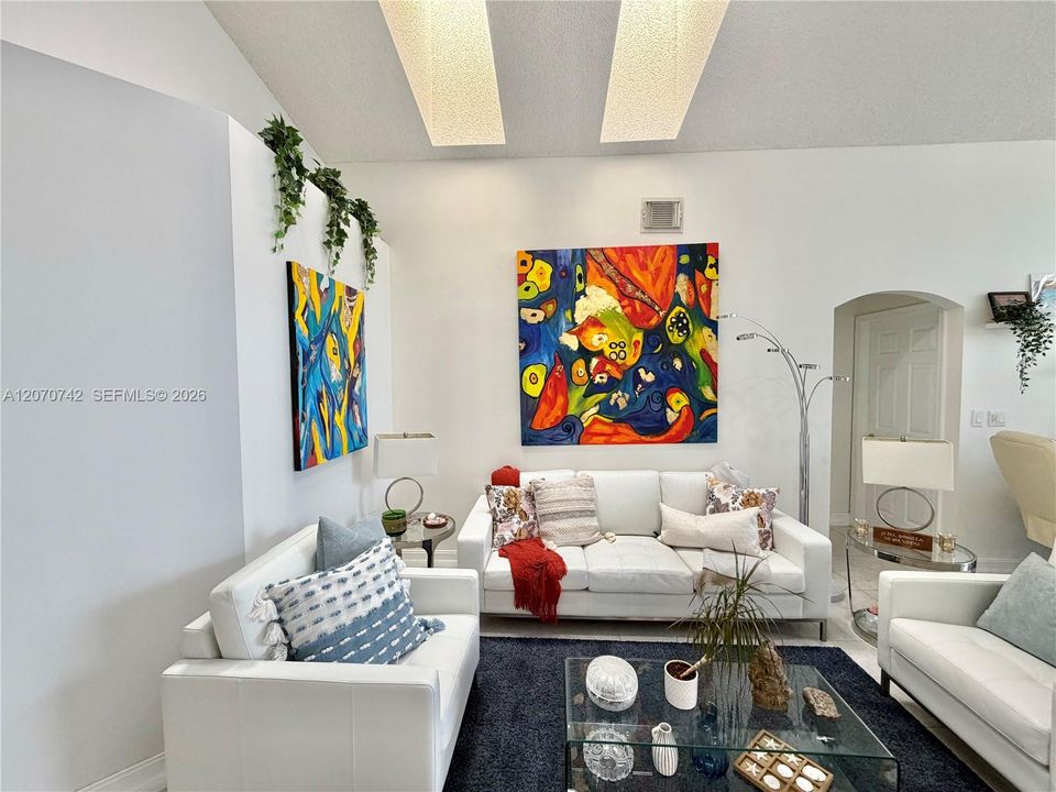 For Rent: $4,200 (3 beds, 2 baths, 1637 Square Feet)