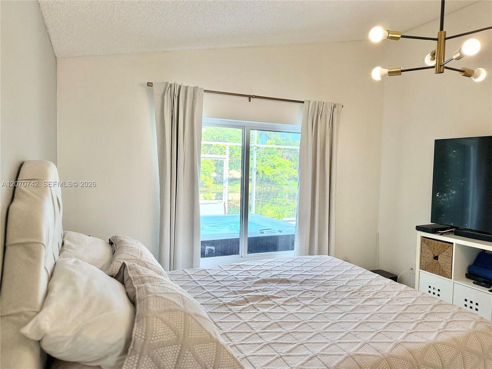 For Rent: $4,200 (3 beds, 2 baths, 1637 Square Feet)