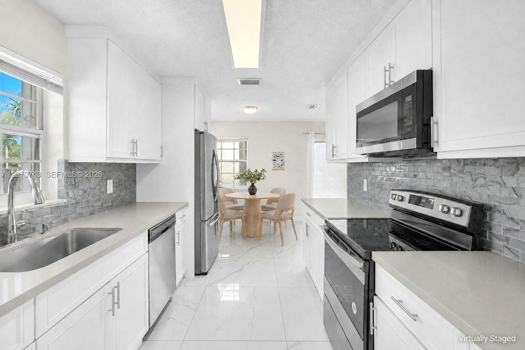 En Venta: $650,000 (4 camas, 2 baños, 2142 Pies cuadrados)