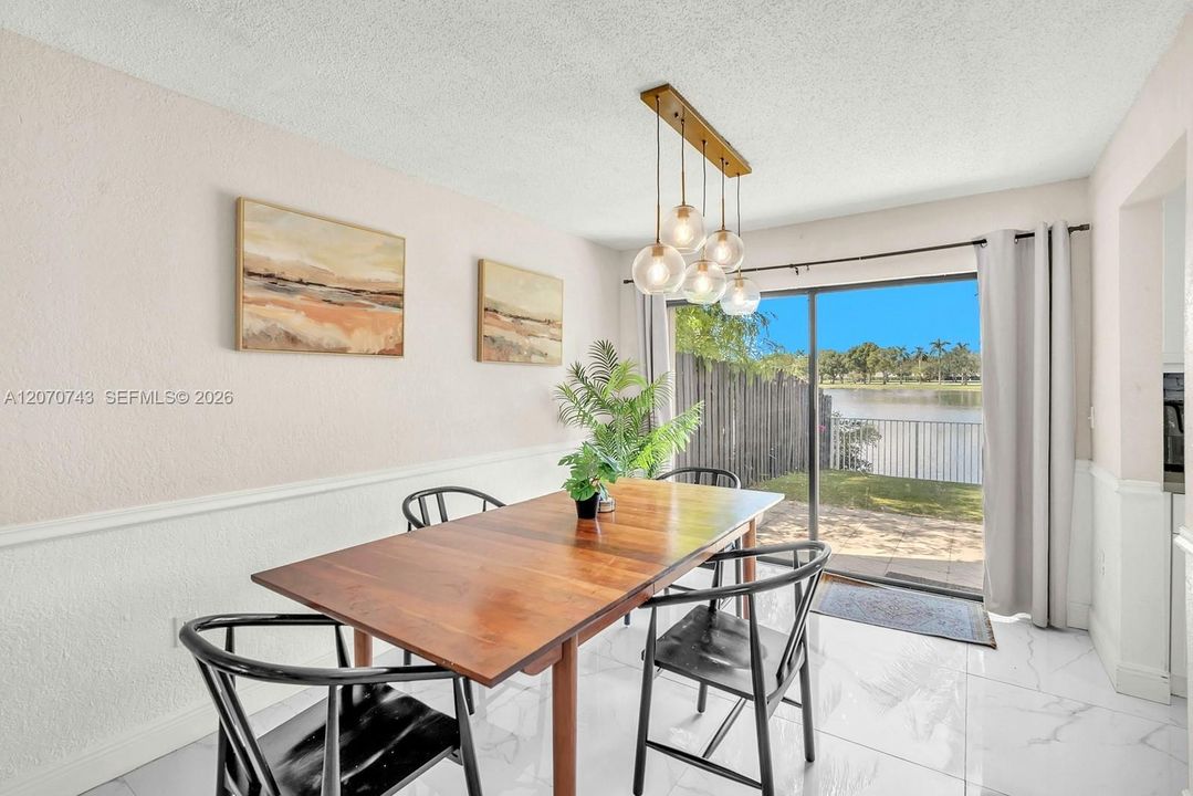En Venta: $650,000 (4 camas, 2 baños, 2142 Pies cuadrados)