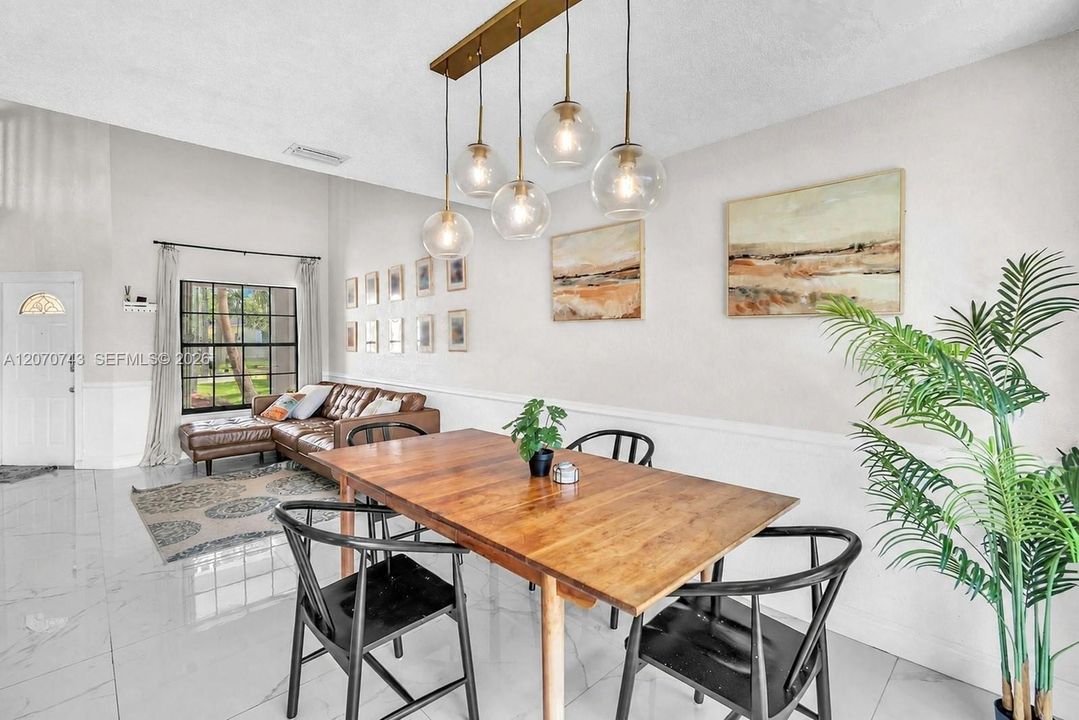En Venta: $650,000 (4 camas, 2 baños, 2142 Pies cuadrados)