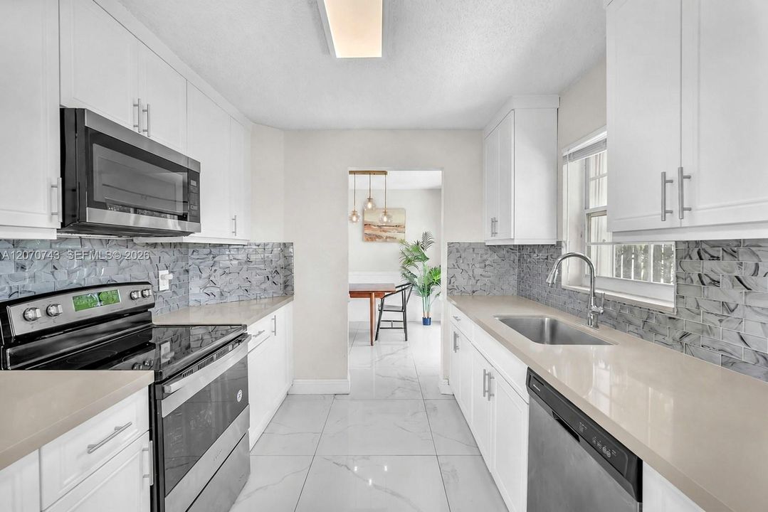 En Venta: $650,000 (4 camas, 2 baños, 2142 Pies cuadrados)