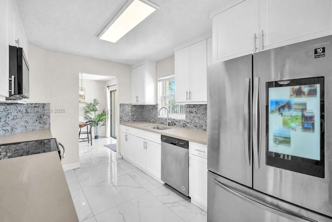 En Venta: $650,000 (4 camas, 2 baños, 2142 Pies cuadrados)