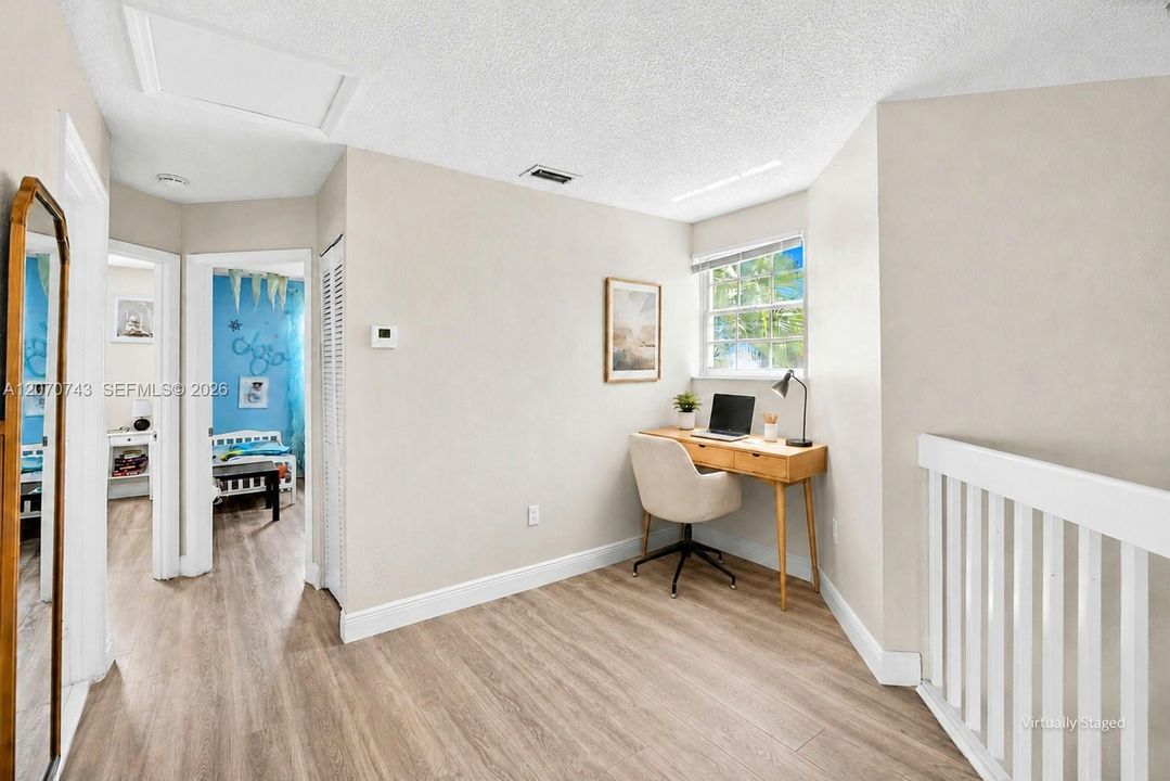 En Venta: $650,000 (4 camas, 2 baños, 2142 Pies cuadrados)