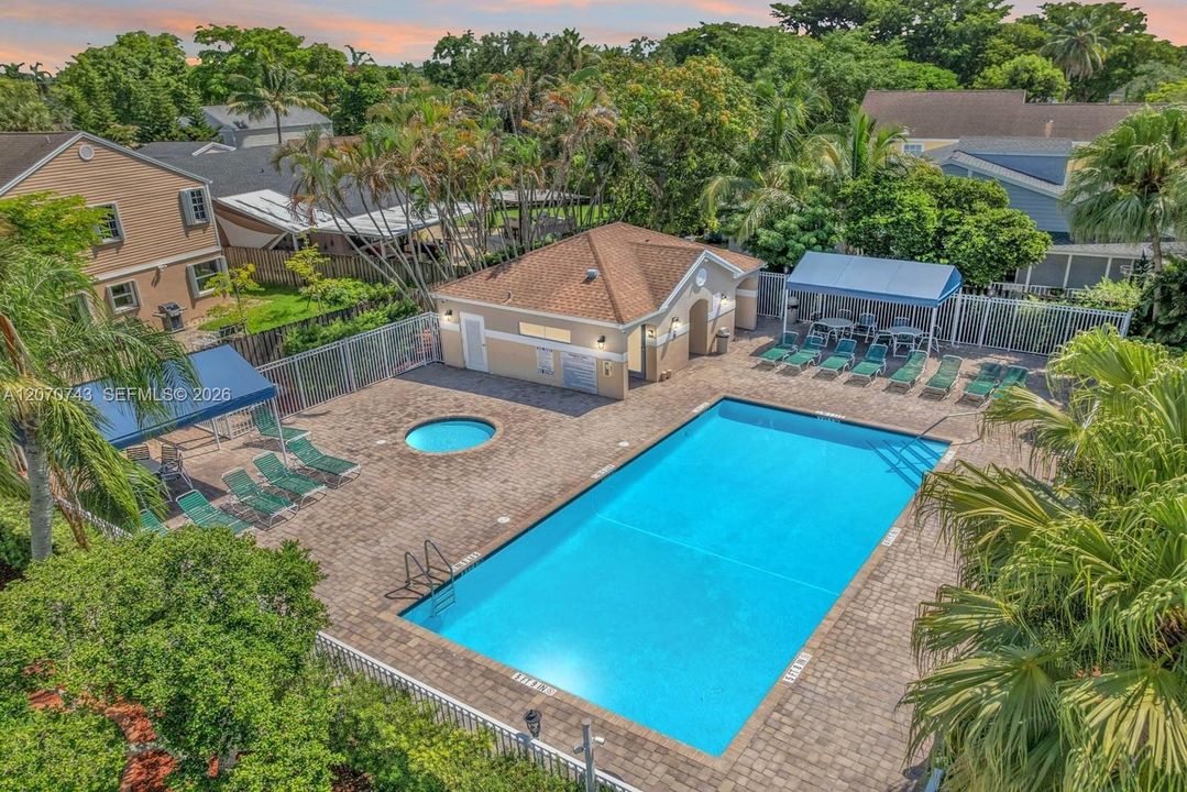 En Venta: $650,000 (4 camas, 2 baños, 2142 Pies cuadrados)