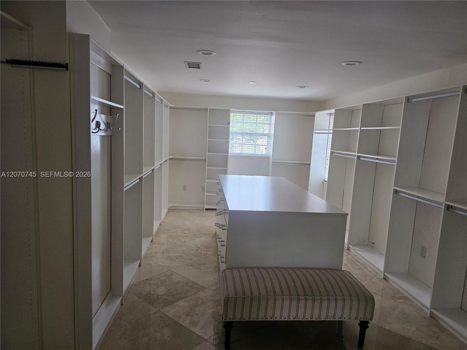 En Renta: $7,000 (3 camas, 3 baños, 2593 Pies cuadrados)
