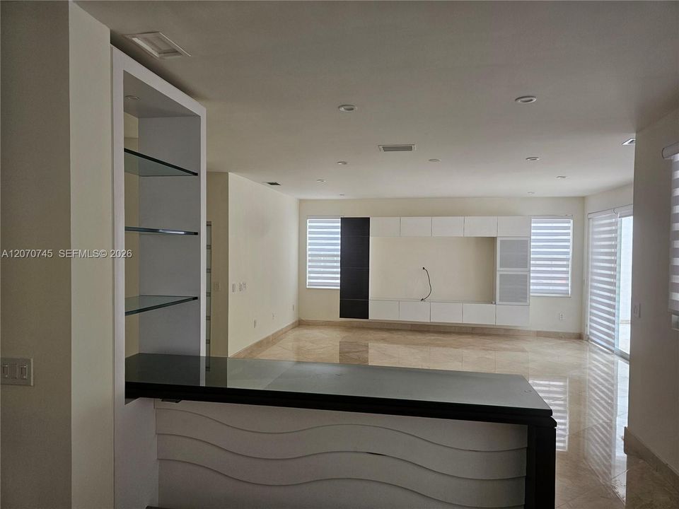 En Renta: $7,000 (3 camas, 3 baños, 2593 Pies cuadrados)