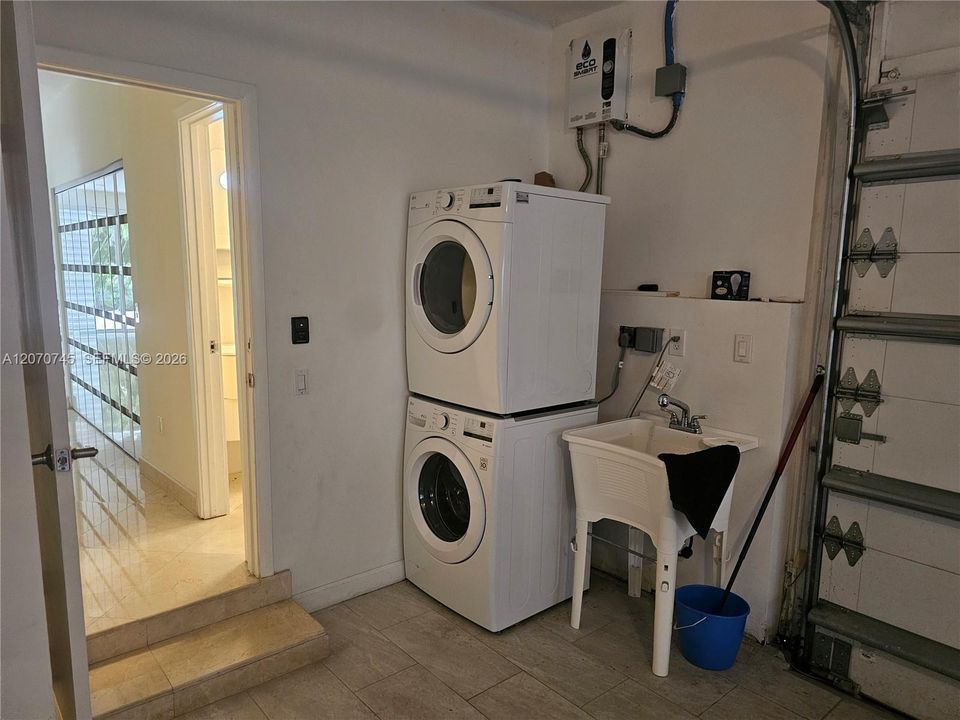 En Renta: $7,000 (3 camas, 3 baños, 2593 Pies cuadrados)