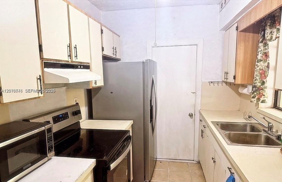 For Sale: $490,000 (3 beds, 1 baths, 900 Square Feet)