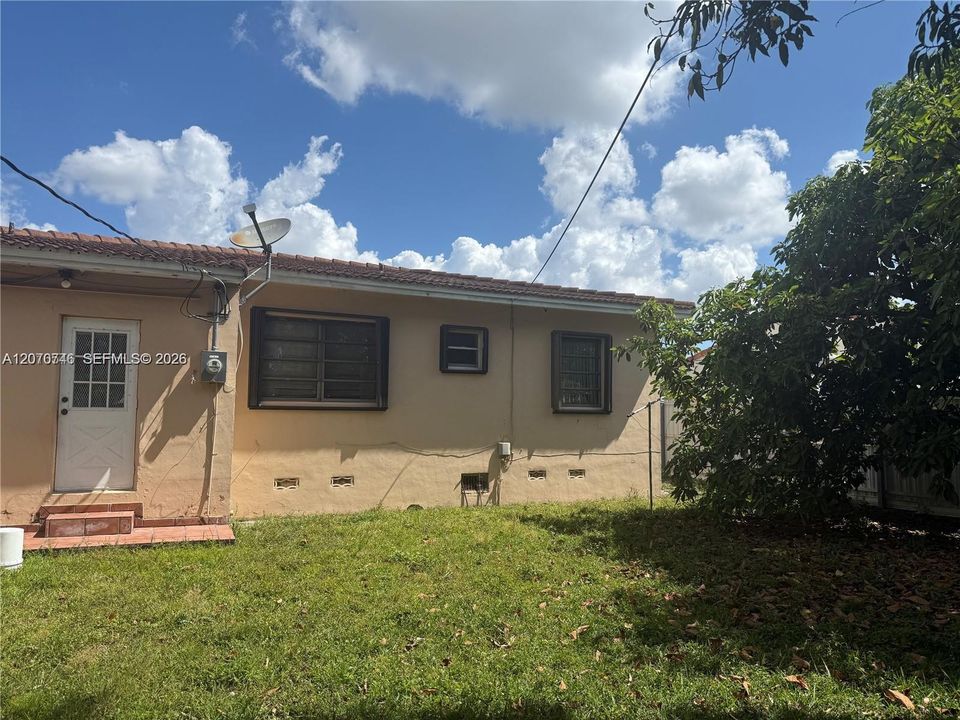 For Sale: $490,000 (3 beds, 1 baths, 900 Square Feet)