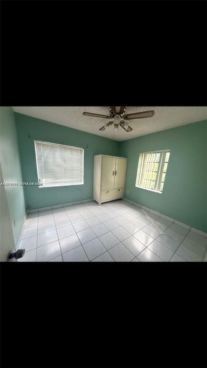 For Sale: $490,000 (3 beds, 1 baths, 900 Square Feet)