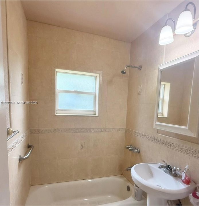 For Sale: $490,000 (3 beds, 1 baths, 900 Square Feet)