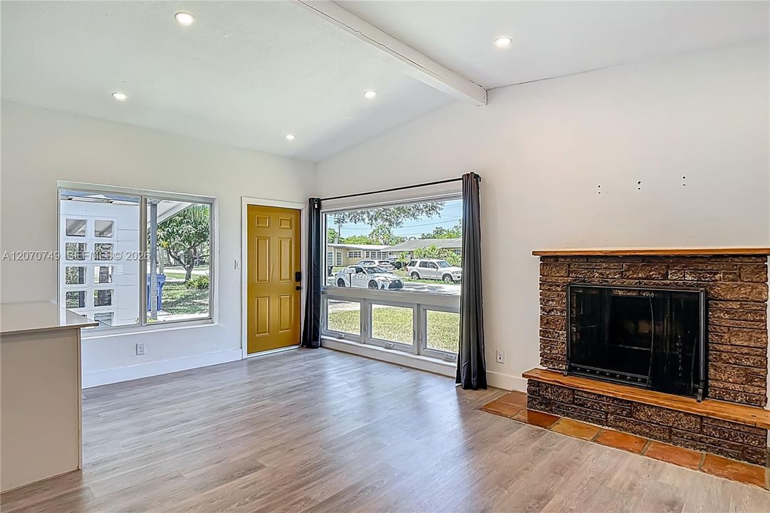 En Venta: $535,000 (3 camas, 2 baños, 1238 Pies cuadrados)
