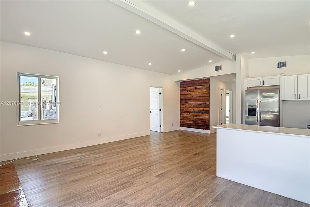 En Venta: $535,000 (3 camas, 2 baños, 1238 Pies cuadrados)