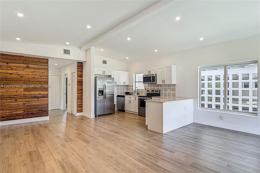 En Venta: $535,000 (3 camas, 2 baños, 1238 Pies cuadrados)